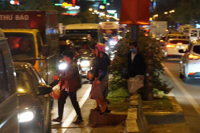 Giao thông cửa ngõ sân bay Tân Sơn Nhất lại hỗn loạn